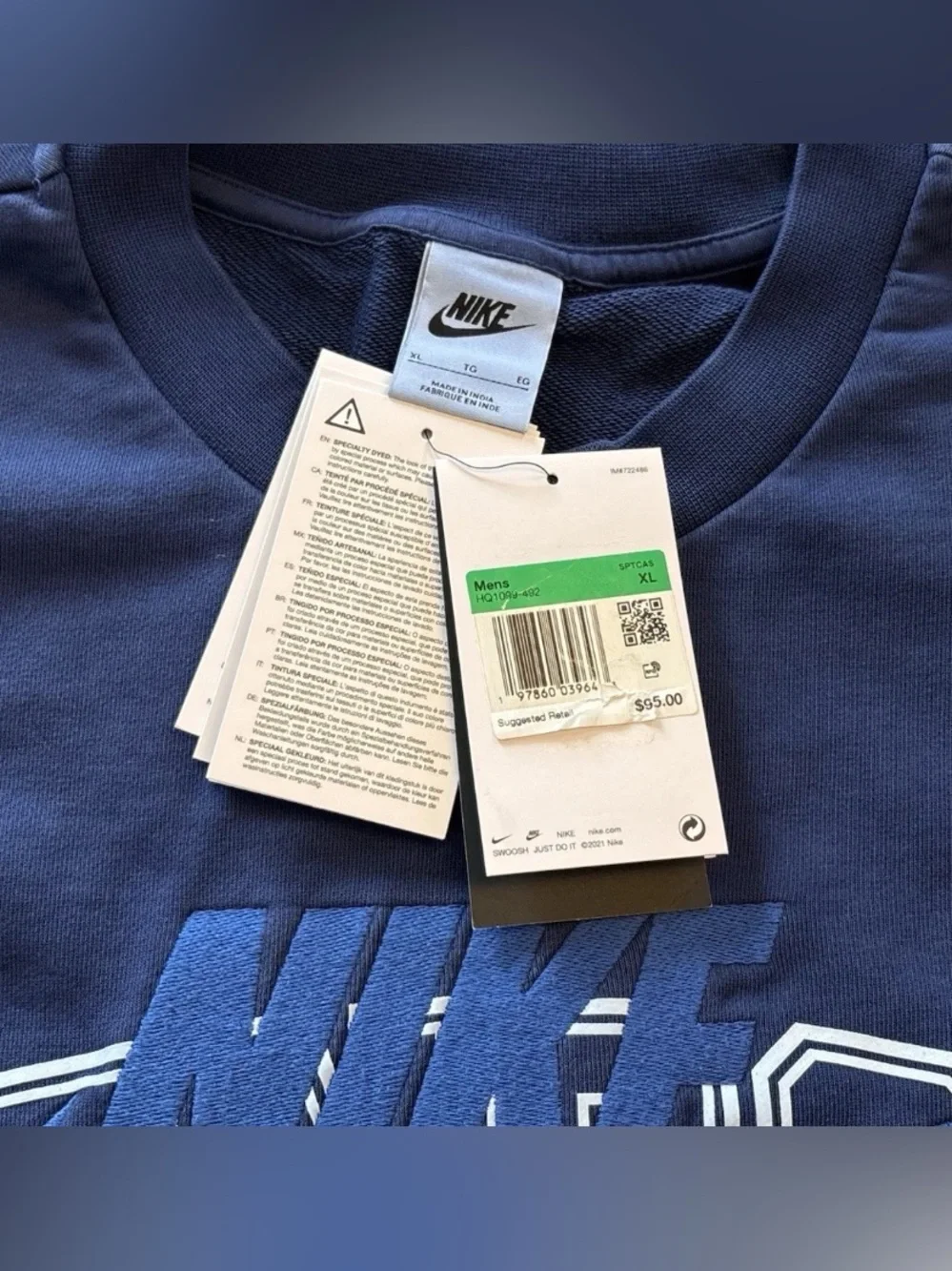 Nike Air Men’s Navy London Graphic Crewneck Sweatshirt size XL HQ1099-492 NWT